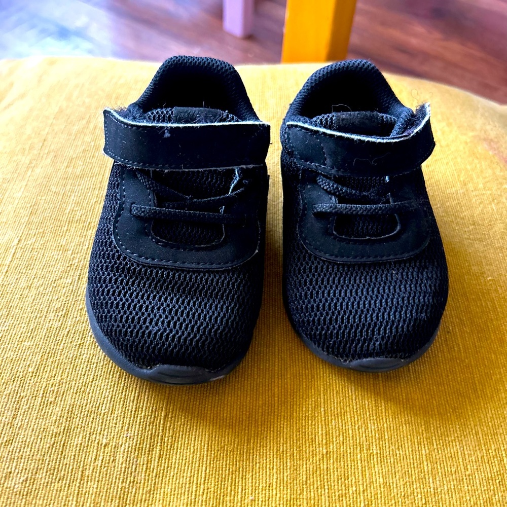 Black Nike children’s tennis shoe